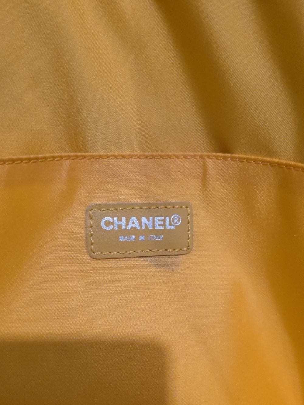 CHANEL Yellow Top-Handle Tote Bag - Picture 5 of 16